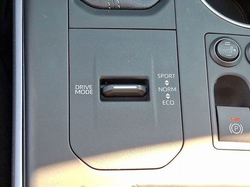 Used 2023 Toyota Highlander L image 23