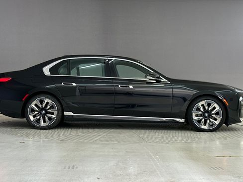 Certified 2023 BMW i7 xDrive60 AWD/4WD image 7