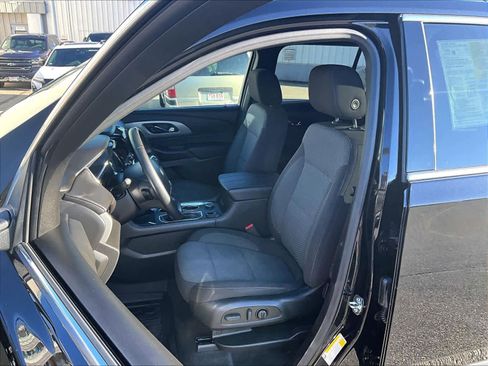 Used 2023 Chevrolet Traverse LT w/ LPO, Floor Liner Package image 10