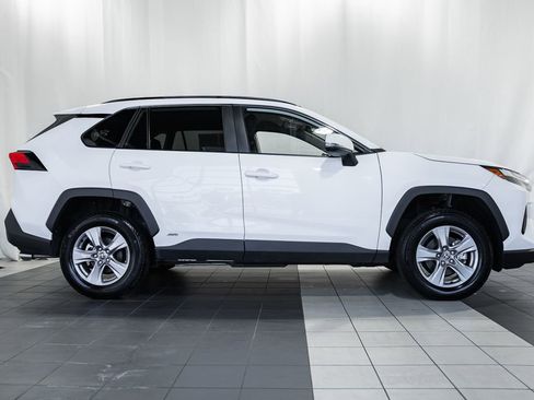 Used 2025 Toyota RAV4 XLE image 3