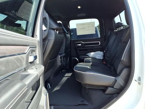 New 2026 RAM 2500 Laramie AWD/4WD image 19