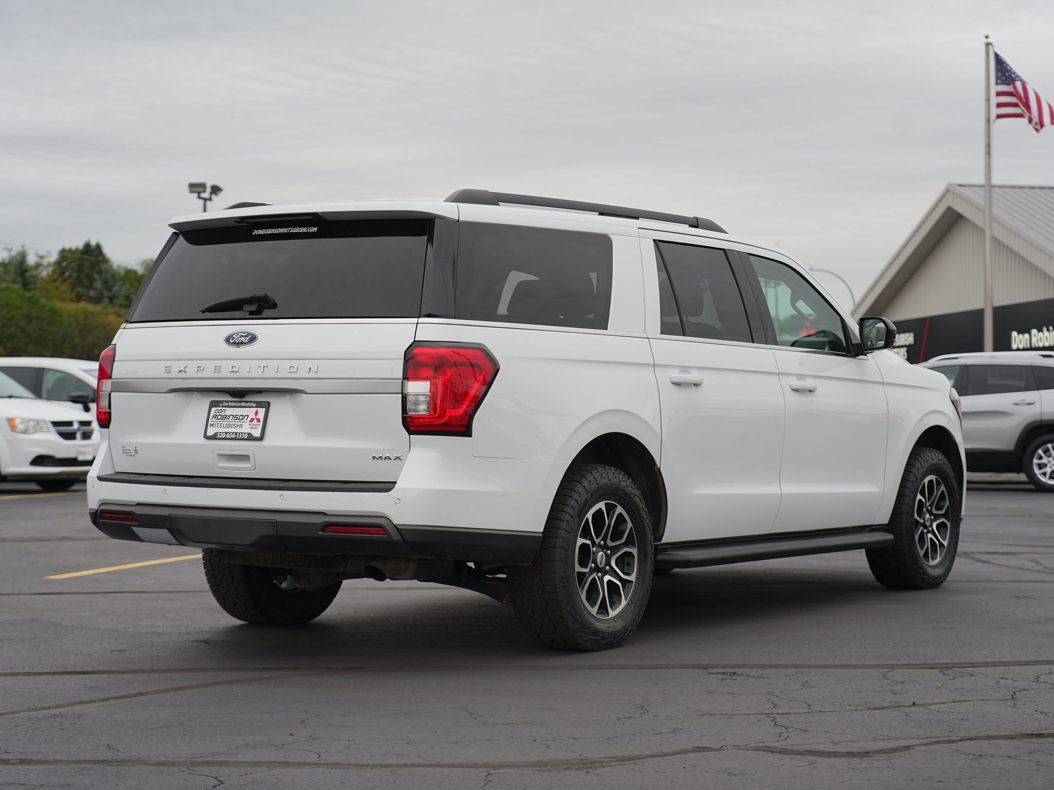 Used 2022 Ford Expedition Max XL AWD/4WD image 3