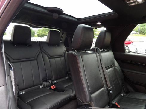 Used 2017 Land Rover Discovery SE image 16