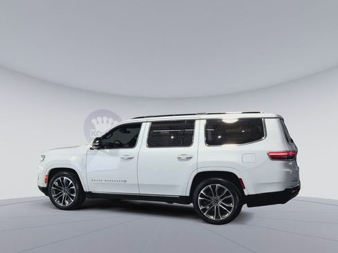 Used 2023 Jeep Grand Wagoneer Series III w/ Rear Seat Video Group 1 AWD/4WD image 8