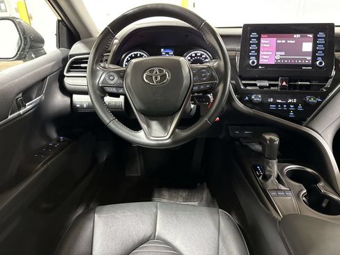 Used 2024 Toyota Camry SE FWD image 11