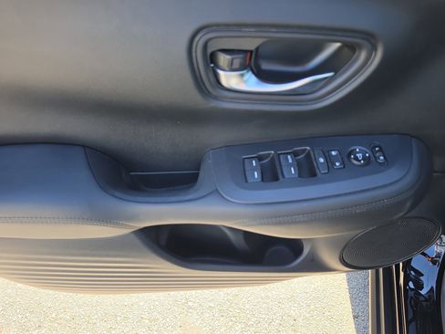 Certified 2023 Honda HR-V LX image 16