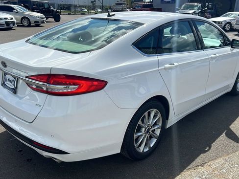 Used 2017 Ford Fusion SE FWD image 8