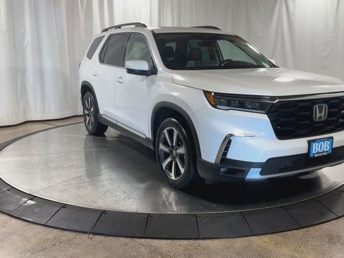 Certified 2023 Honda Pilot Touring image 4