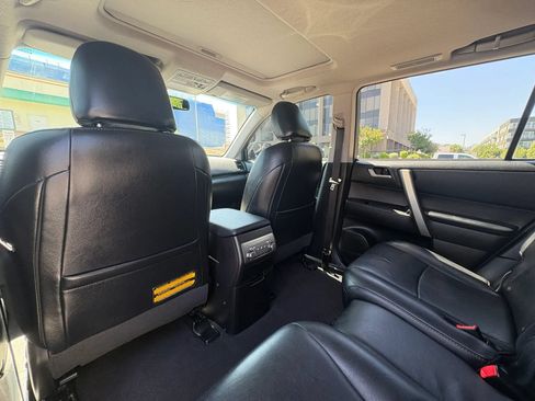 Used 2012 Toyota Highlander SE FWD image 13