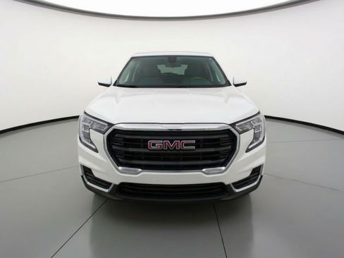 Used 2024 GMC Terrain SLE FWD image 2