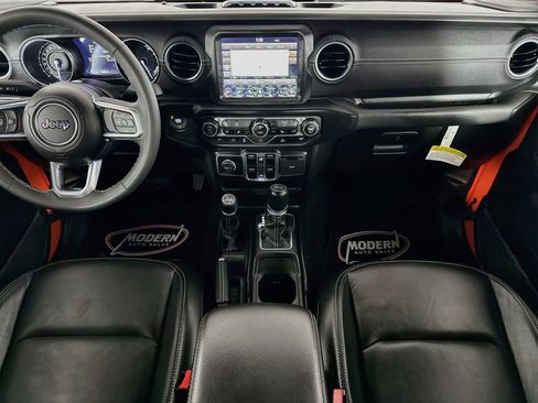 Used 2023 Jeep Wrangler Unlimited Sahara w/ Cold Weather Group AWD/4WD image 25