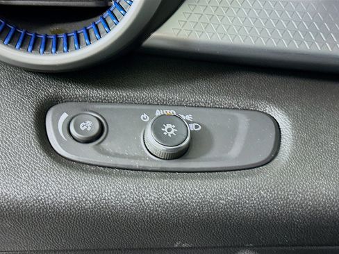 Used 2025 Chevrolet Trax LS image 16