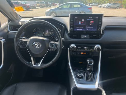Used 2022 Toyota RAV4 XLE Premium AWD/4WD image 23