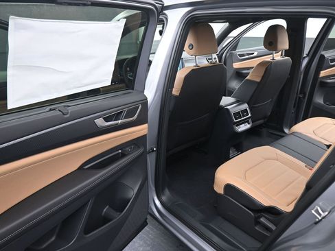 New 2026 Volkswagen Atlas Cross Sport SEL AWD/4WD image 39