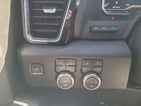 Used 2023 GMC Sierra 1500 Denali w/ Denali Reserve Package AWD/4WD image 17