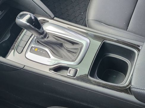 Used 2019 Buick Regal Essence w/ Driver Confidence Package I image 18