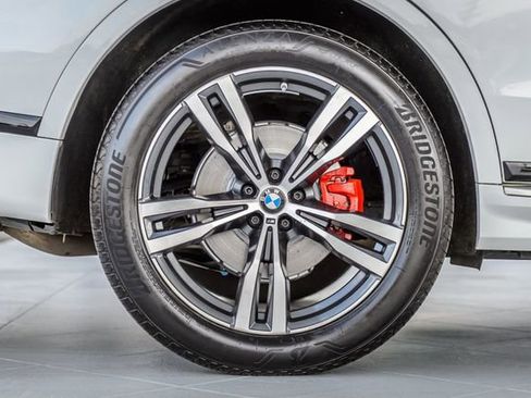 Used 2022 BMW X7 xDrive40i w/ M Sport Package AWD/4WD image 15