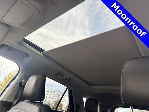 Certified 2022 Ford Explorer XLT w/ Equipment Group 202A image 17