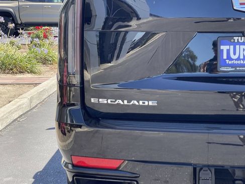 Used 2023 Cadillac Escalade ESV Sport w/ Touring Package AWD/4WD image 6