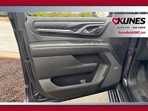 Used 2023 GMC Yukon XL Denali image 9