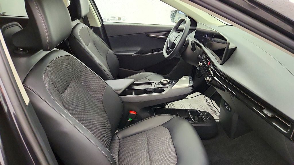 Used 2025 Kia EV6 Light w/ Light LR Technology Package RWD image 21