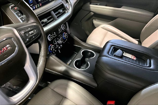 Used 2021 GMC Yukon SLT w/ Rear Media and Nav Package AWD/4WD image 18