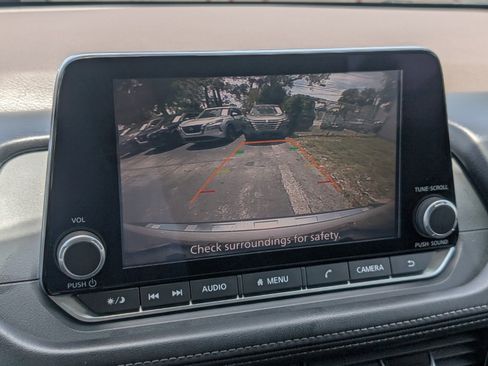 Used 2022 Nissan Rogue SV FWD image 22