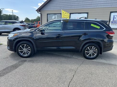 Used 2018 Toyota Highlander XLE w/ Protection Package #3 AWD/4WD image 8