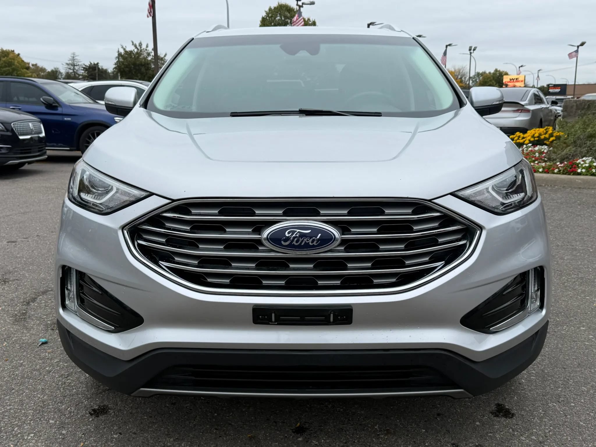 Used 2019 Ford Edge Titanium FWD image 2