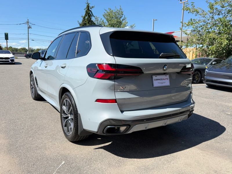 Used 2025 BMW X5 xDrive40i w/ M Sport Package AWD/4WD image 8