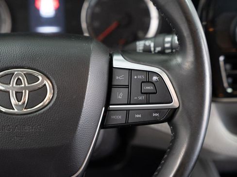 Used 2021 Toyota Highlander LE image 22