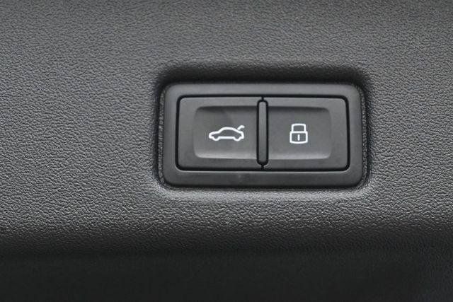Used 2025 Audi Q5 Premium w/ Convenience Package AWD/4WD image 33