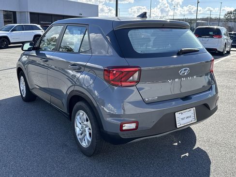 Used 2021 Hyundai Venue SE image 6