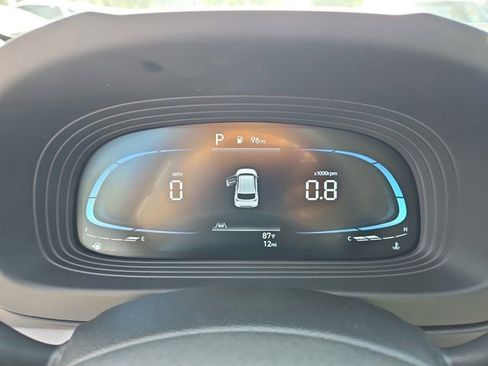 Certified 2025 Hyundai Venue SEL image 17