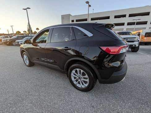 Used 2020 Ford Escape SE image 9