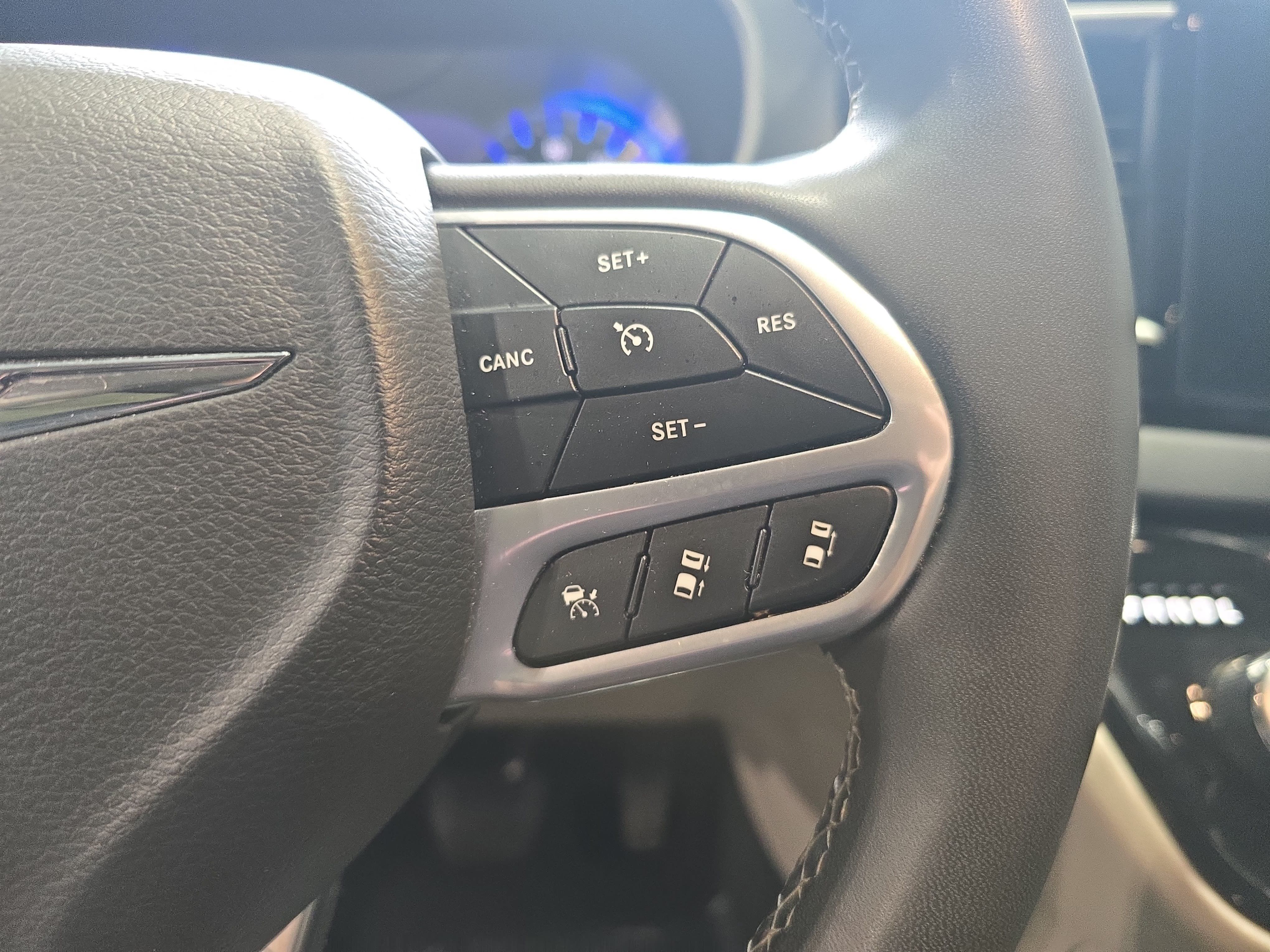 Used 2024 Chrysler Pacifica Touring-L FWD image 19