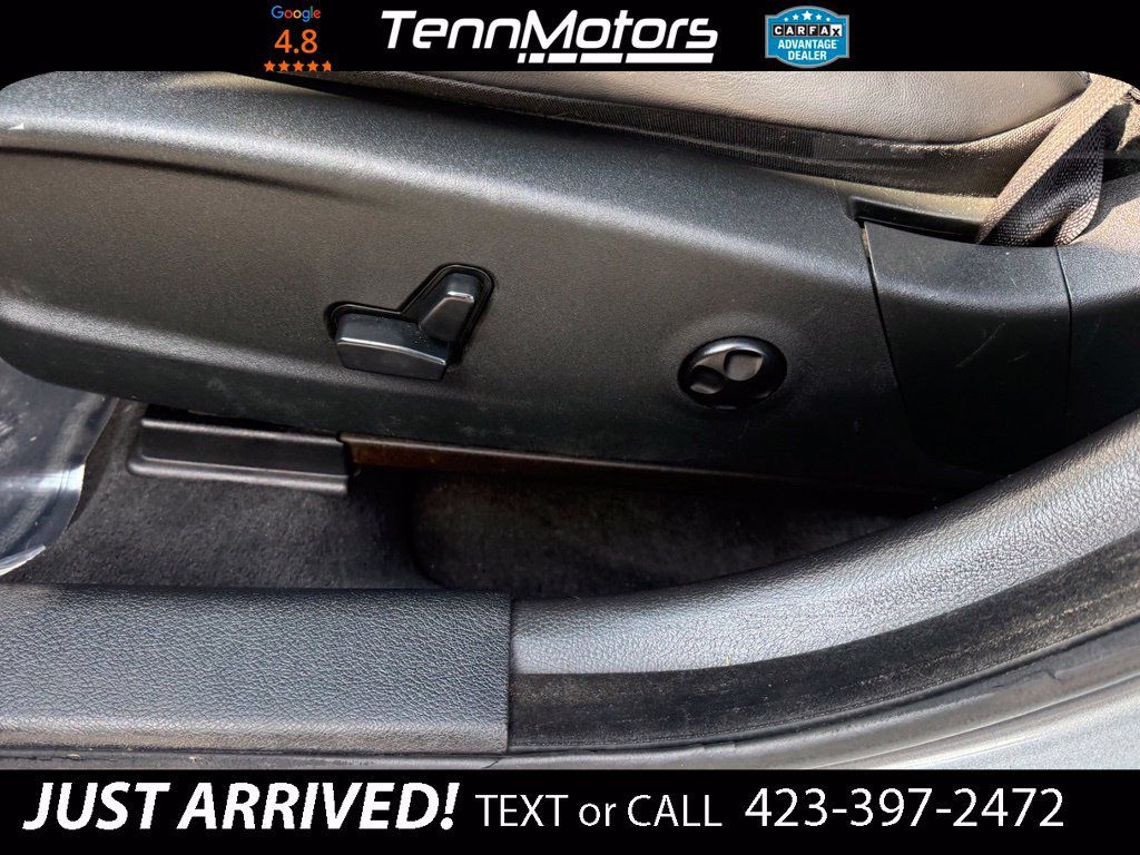 Used 2012 Chrysler 300 Limited RWD image 11