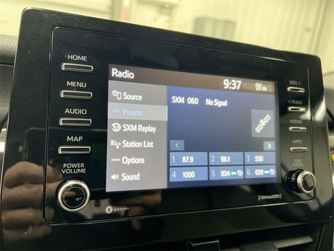 Used 2021 Toyota Camry SE image 13