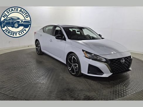 Used 2025 Nissan Altima 2.5 SR FWD image 1