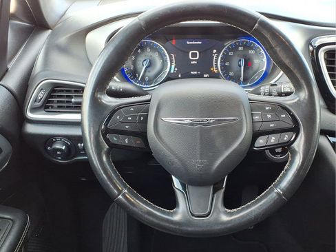Used 2020 Chrysler Pacifica Touring-L Plus w/ Advanced Safetytec Group FWD image 25