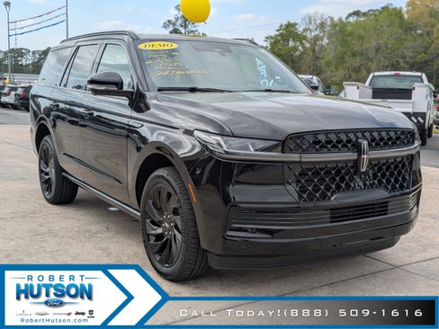 New 2026 Lincoln Navigator Reserve w/ Jet Appearance Package image 4