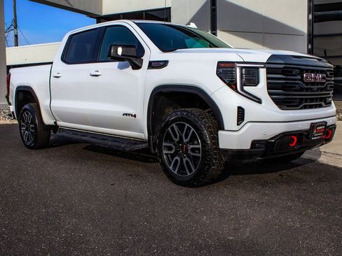 Used 2024 GMC Sierra 1500 AT4 w/ Technology Package AWD/4WD image 3
