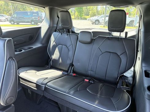 New 2026 Chrysler Pacifica Limited w/ Trailer Tow Group image 24