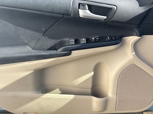 Used 2012 Toyota Camry LE image 6