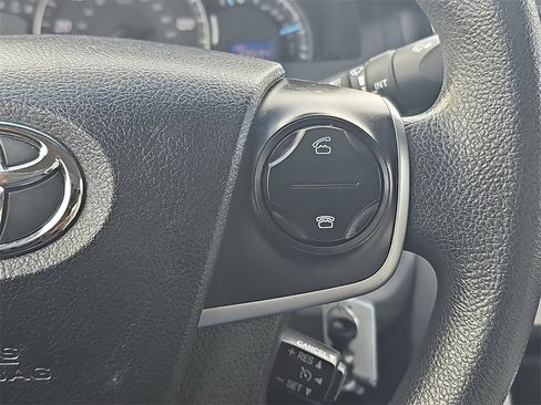 Used 2012 Toyota Camry LE image 17