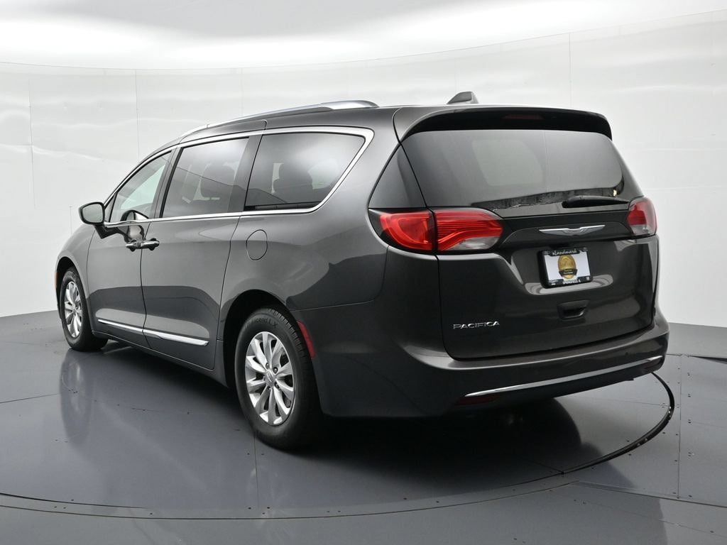 Used 2018 Chrysler Pacifica Touring-L FWD image 8