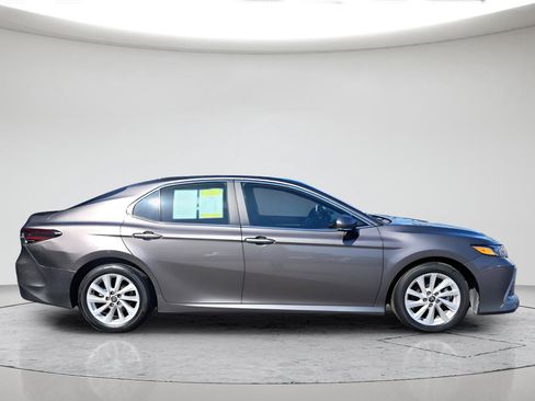 Used 2022 Toyota Camry LE w/ Convenience Package FWD image 6
