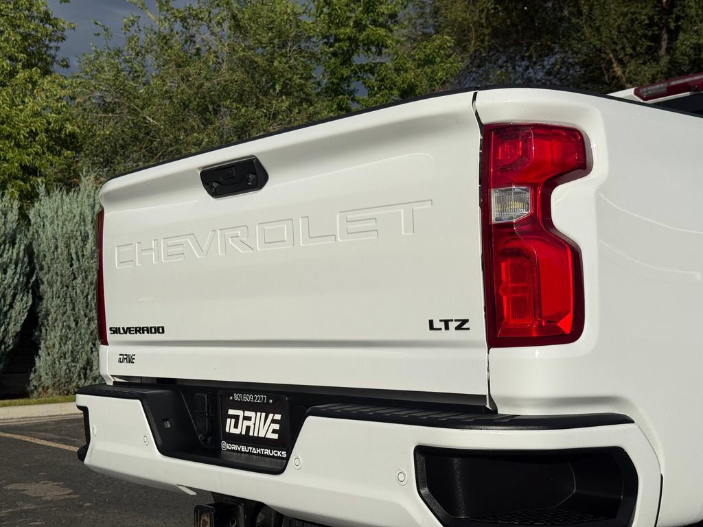 Used 2024 Chevrolet Silverado 3500 LTZ w/ LTZ Plus Package AWD/4WD image 15