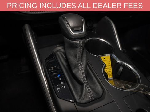 Used 2025 Toyota Highlander LE FWD image 17