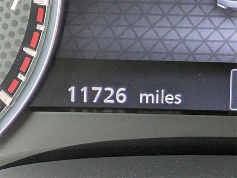 Used 2024 Nissan Armada SL w/ Captain's Chairs Package image 32